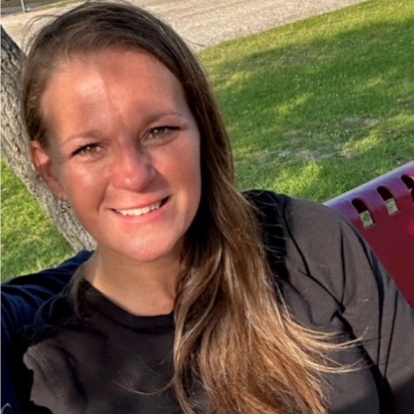 Meet your Posher, Stefanie - Picture 2 of 4